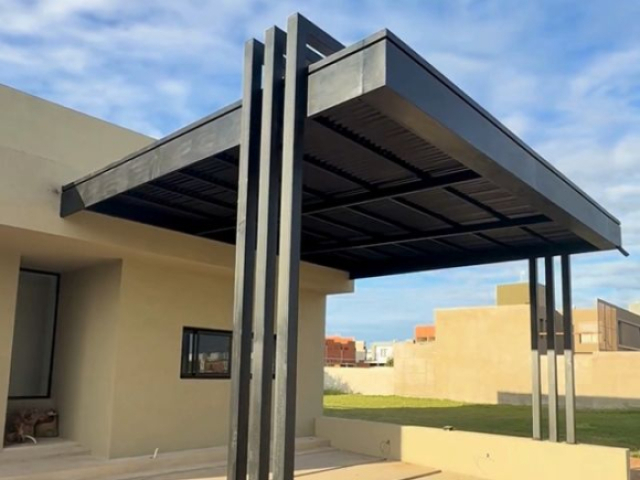 Pérgola de estructura metálica