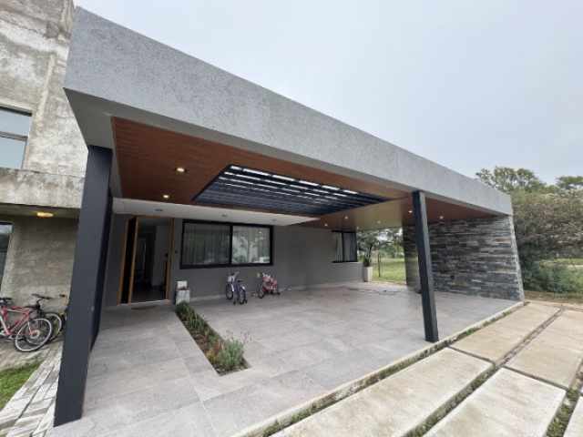 Pérgola con lucera