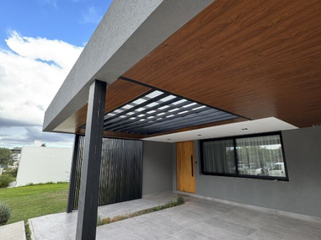 Pérgola con lucera