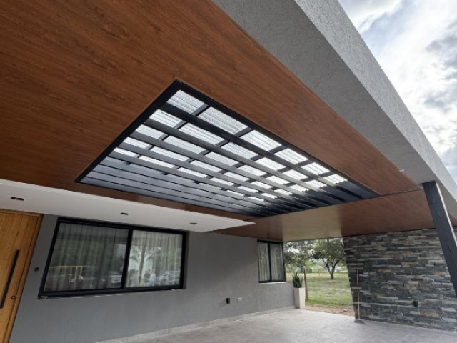 Pérgola con lucera
