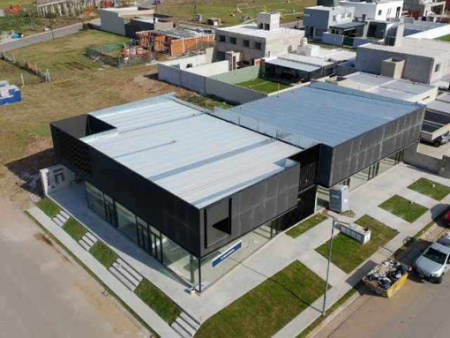 Locales comerciales de 600 m2 en Docta