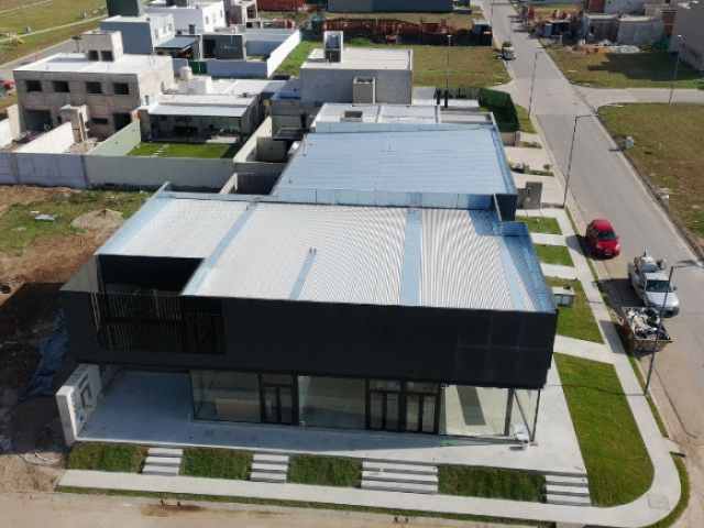 Locales de 600 m2 en Docta, Cordoba